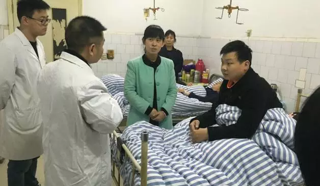 天民针刀专家秦保和教授出诊图